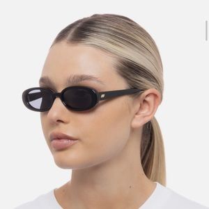 Le Specs - Outta Love Black